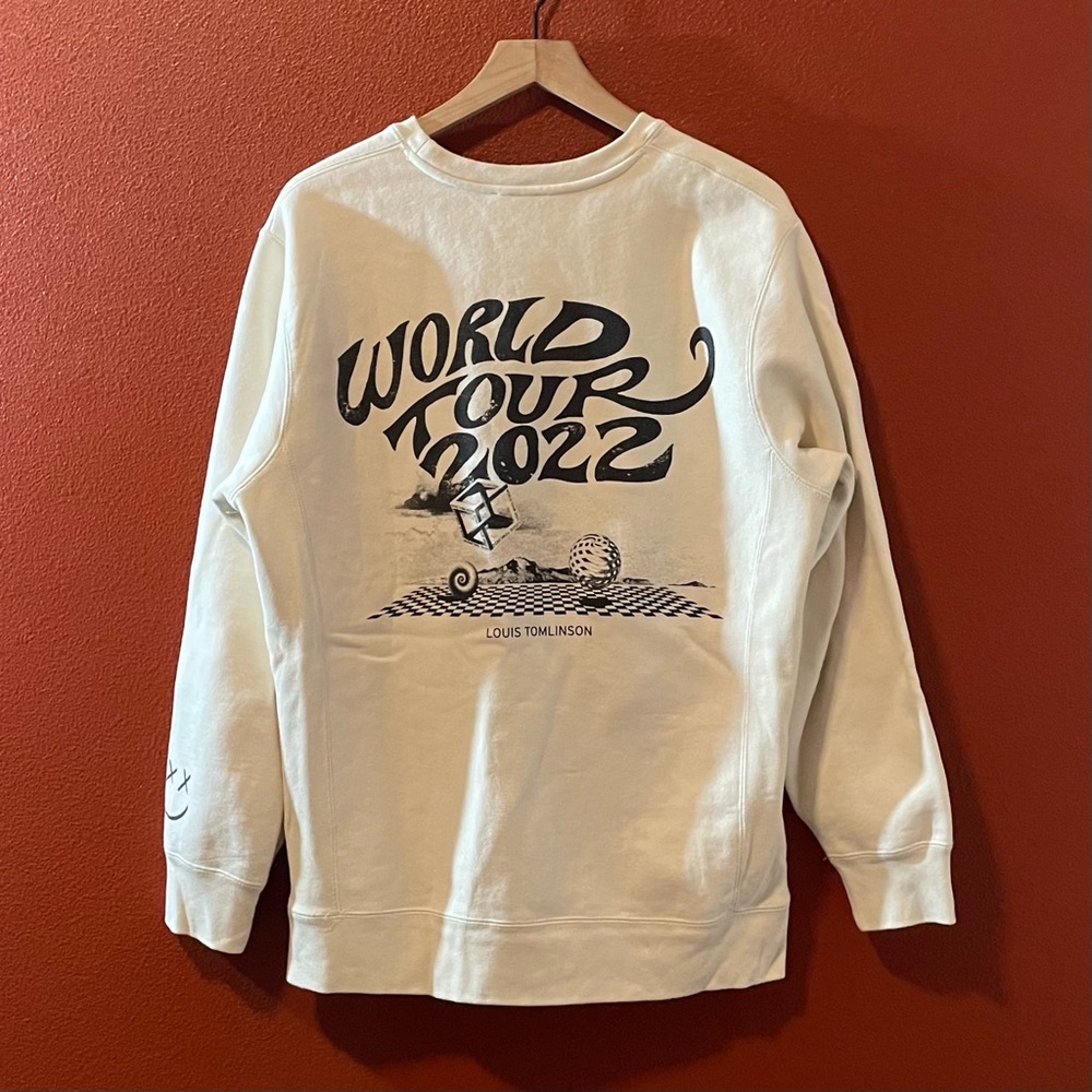 Louis Tomlinson Men’s Ivory 2022 World Tour Pullover‎ MC Escher Crewneck Sweater